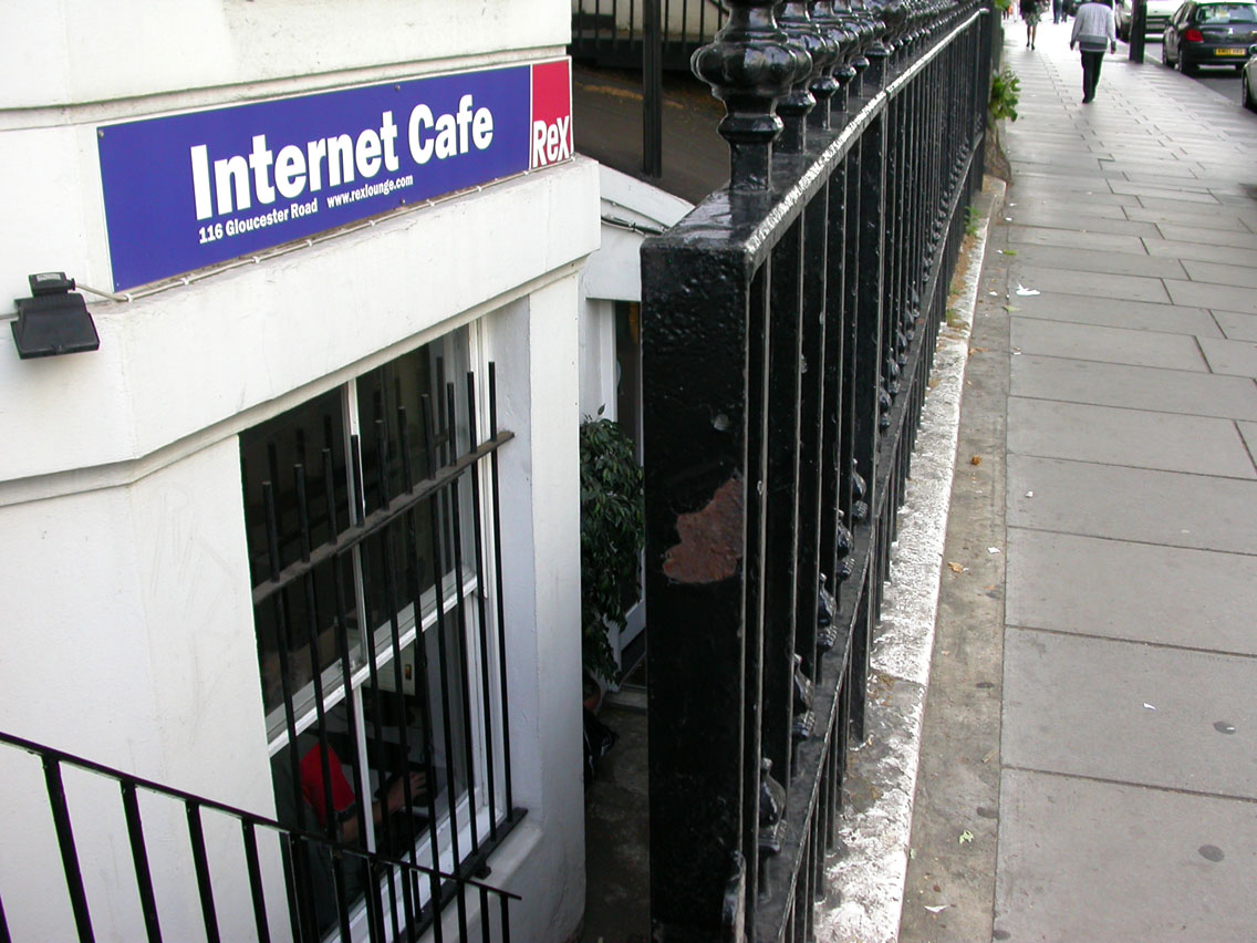 005 - Internet Cafe