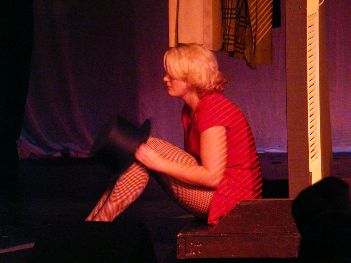 037 - 6/09 - Charity's New Hat