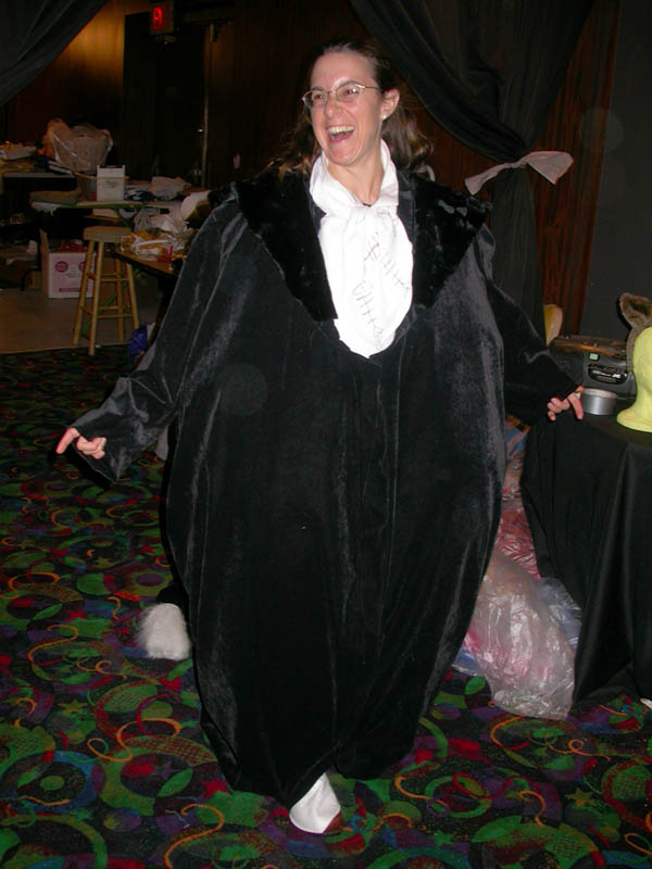 006 - 04/10 - Dawn as Bustopher Jones