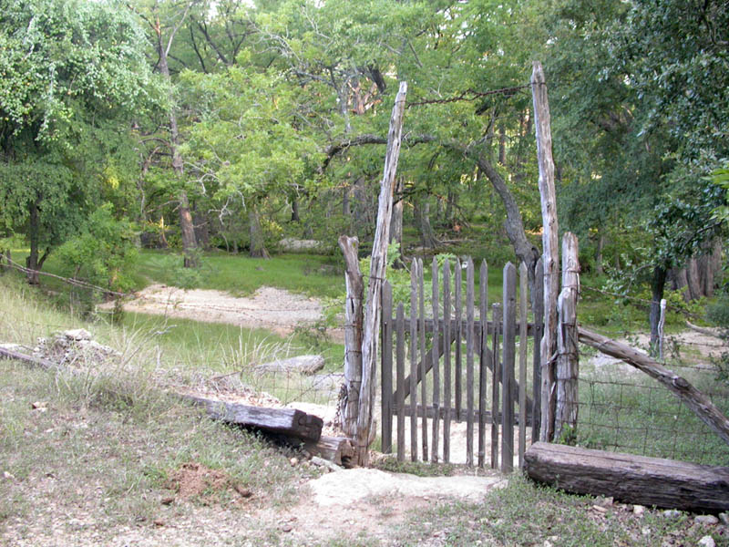28 - Gate