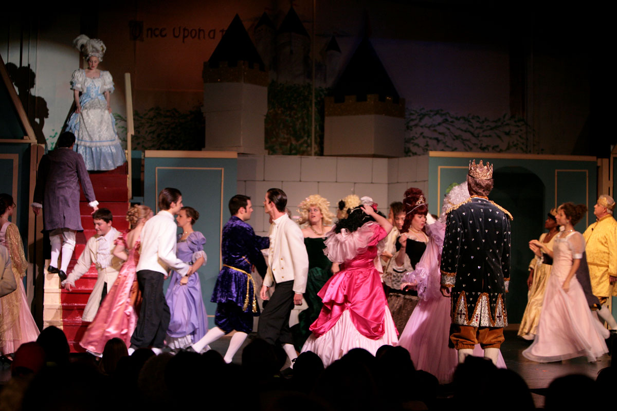 040 - Cinderella Arrives