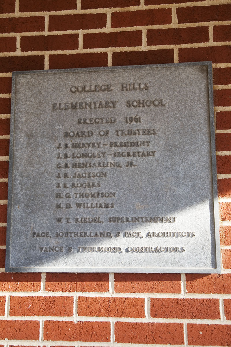 02 - Plaque