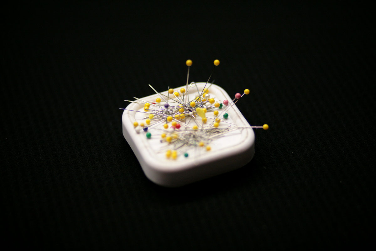 012 - Pins